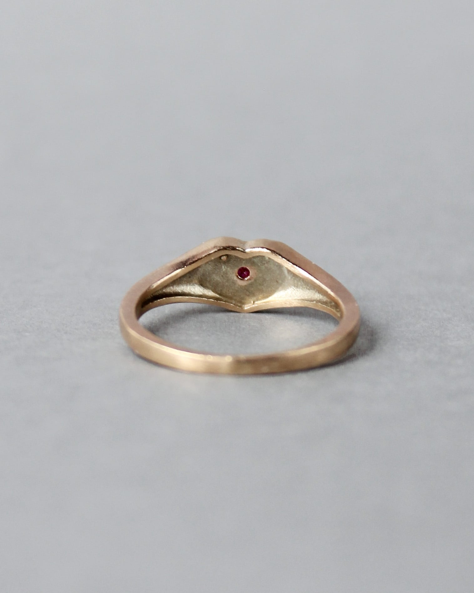 Signet ring