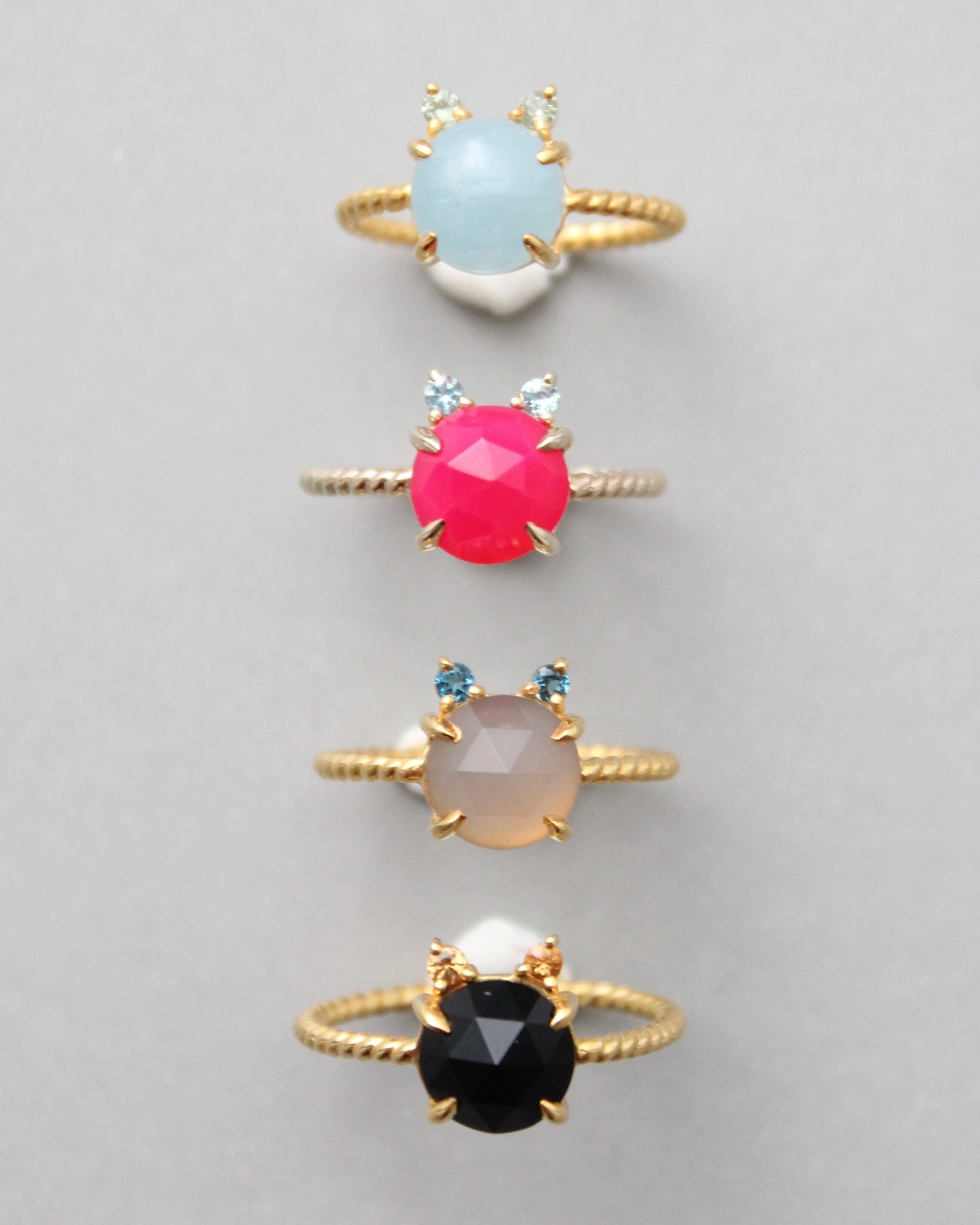 Twist ring “CAT” シャトンブルークレール