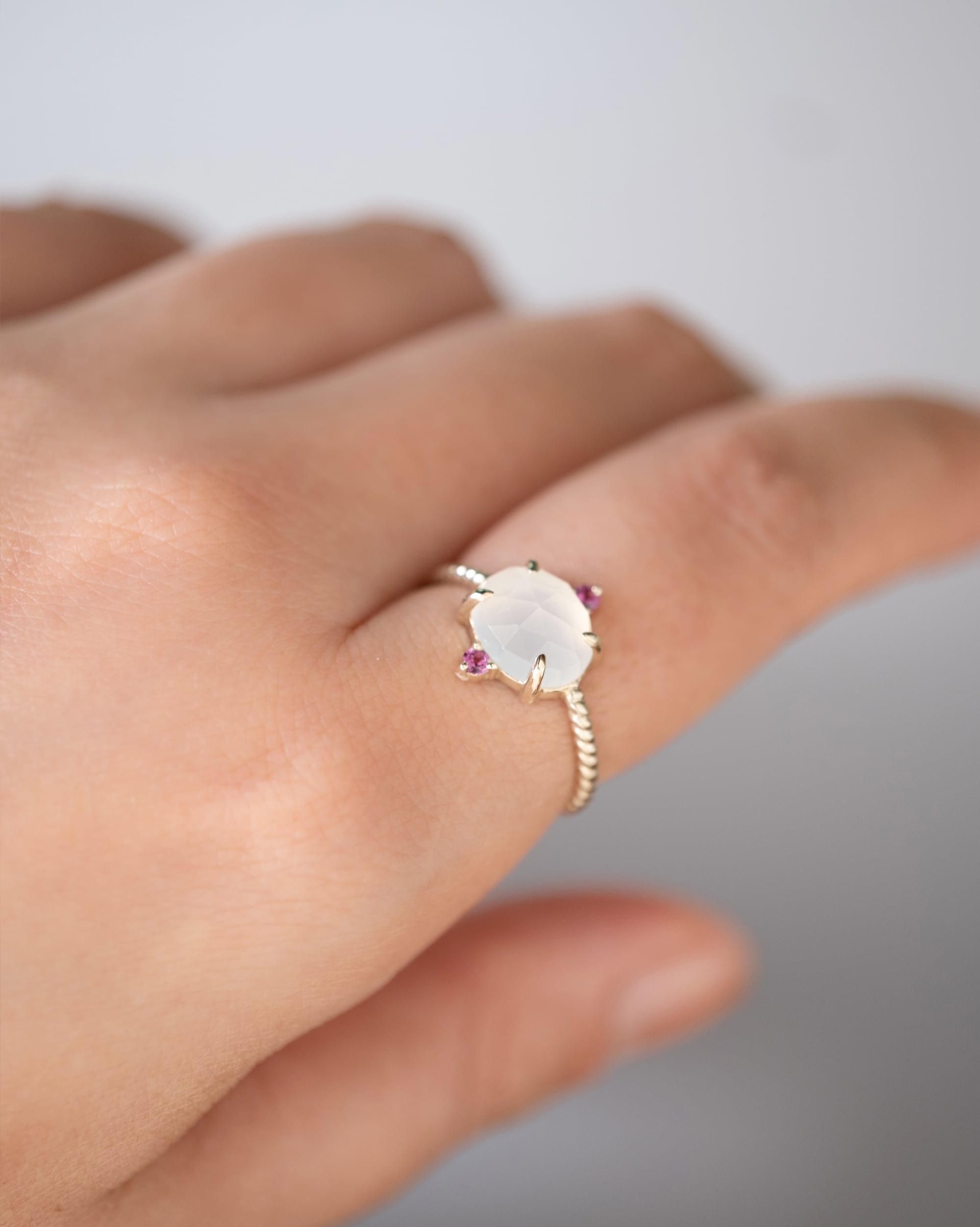 14号 K10 Twist ring+2stone ムーンストーン・ロードライトガーネット