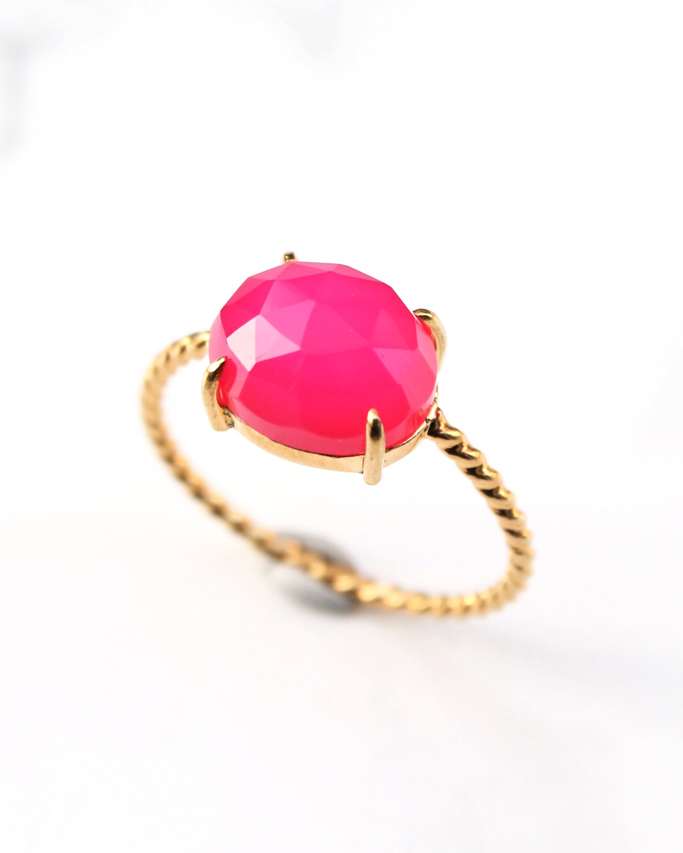 Twist ring フューシャピンクカルセドニー