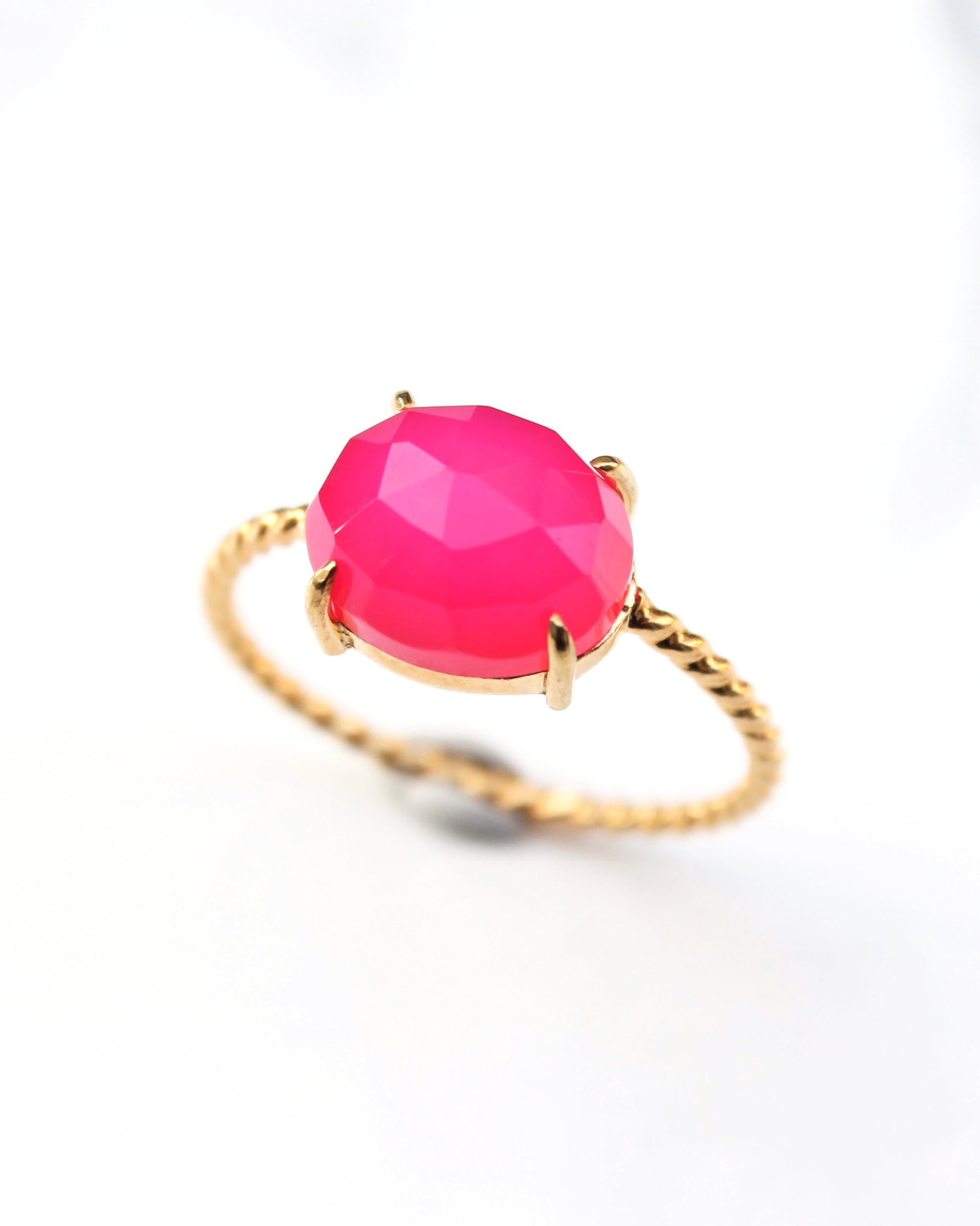 Twist ring フューシャピンクカルセドニー
