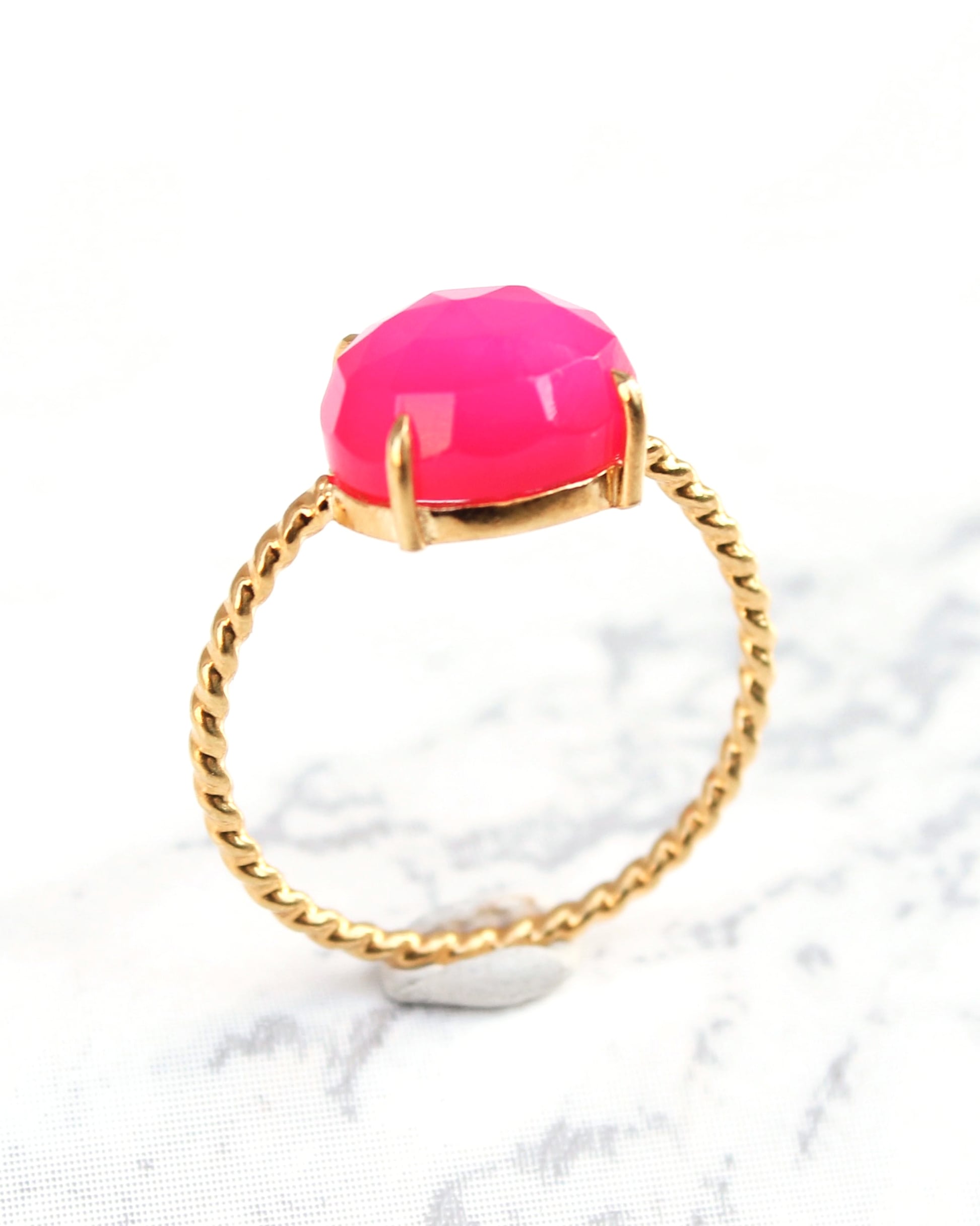 Twist ring フューシャピンクカルセドニー