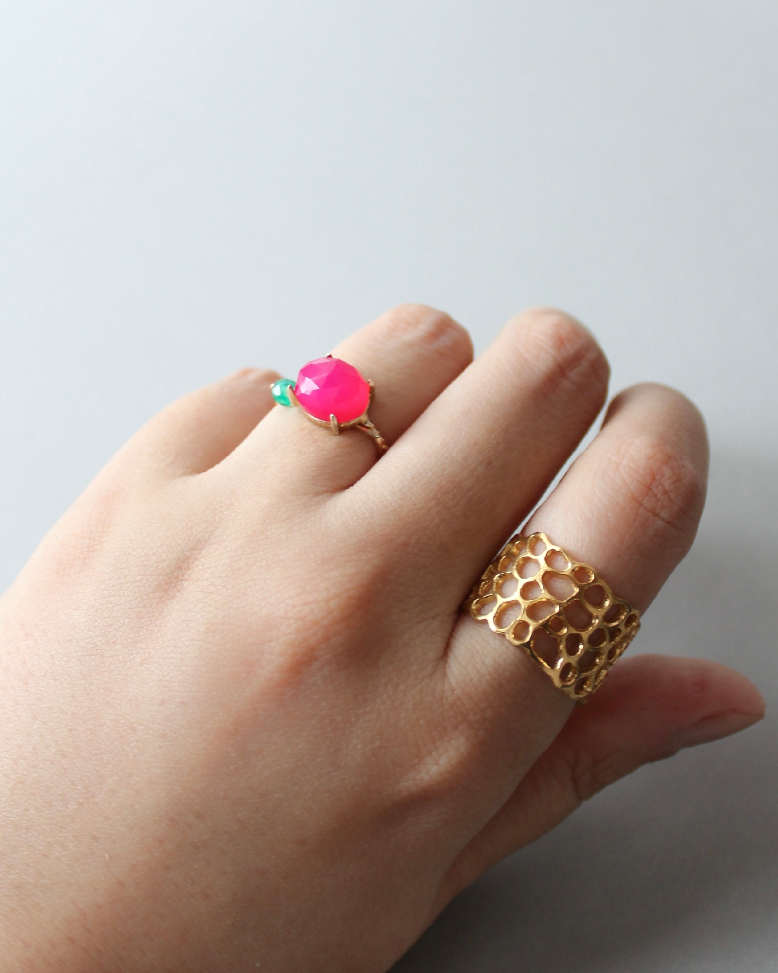 Twist ring フューシャピンクカルセドニー
