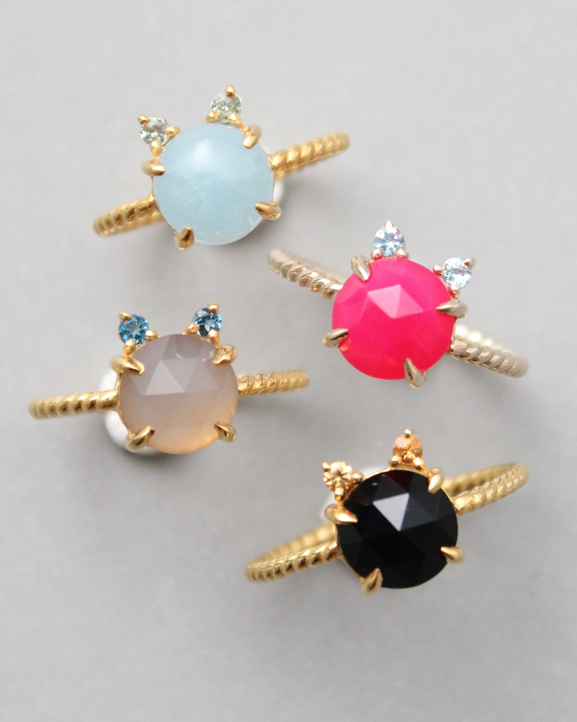 Twist ring “CAT” シャトンブルークレール