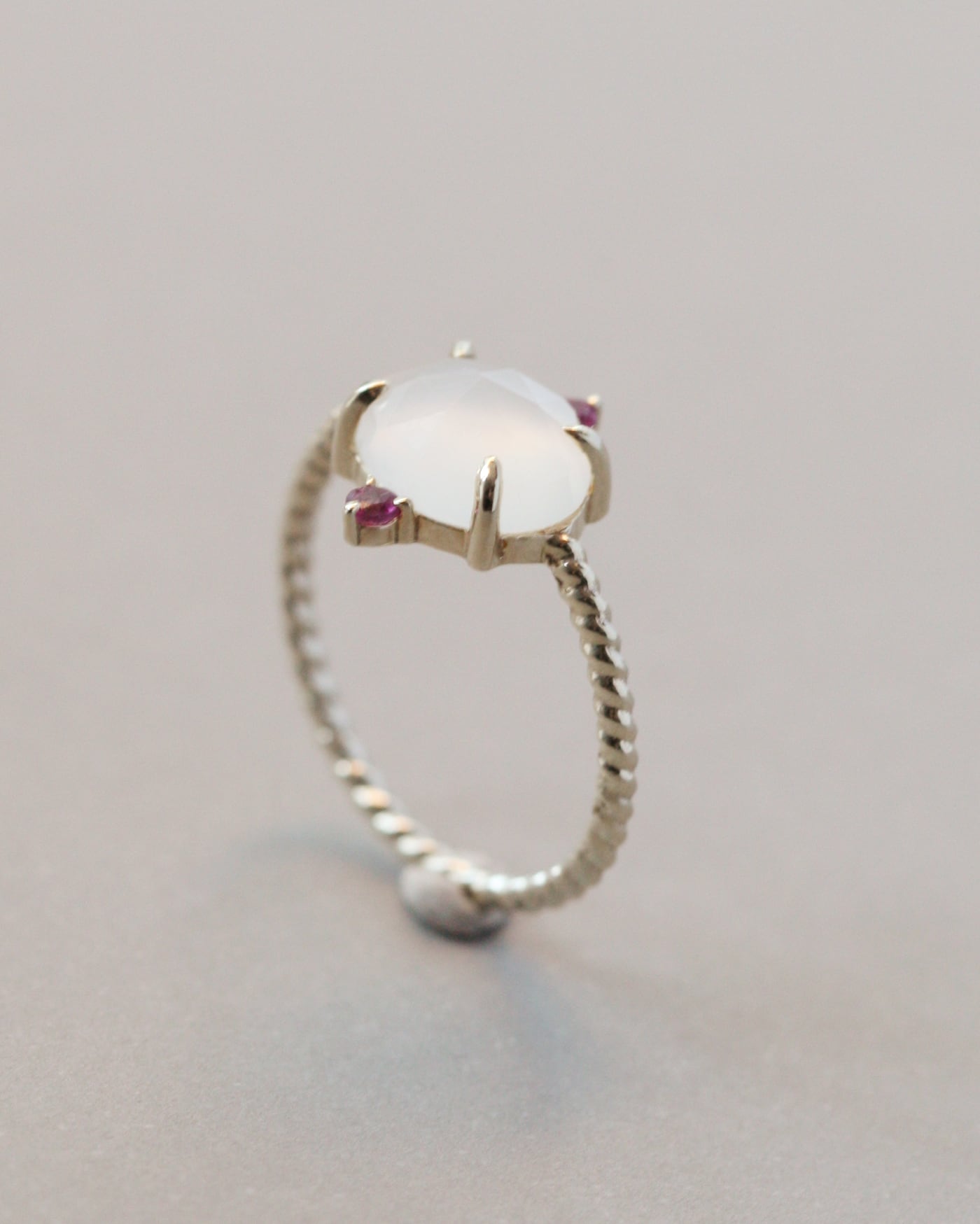 14号 K10 Twist ring+2stone ムーンストーン・ロードライトガーネット