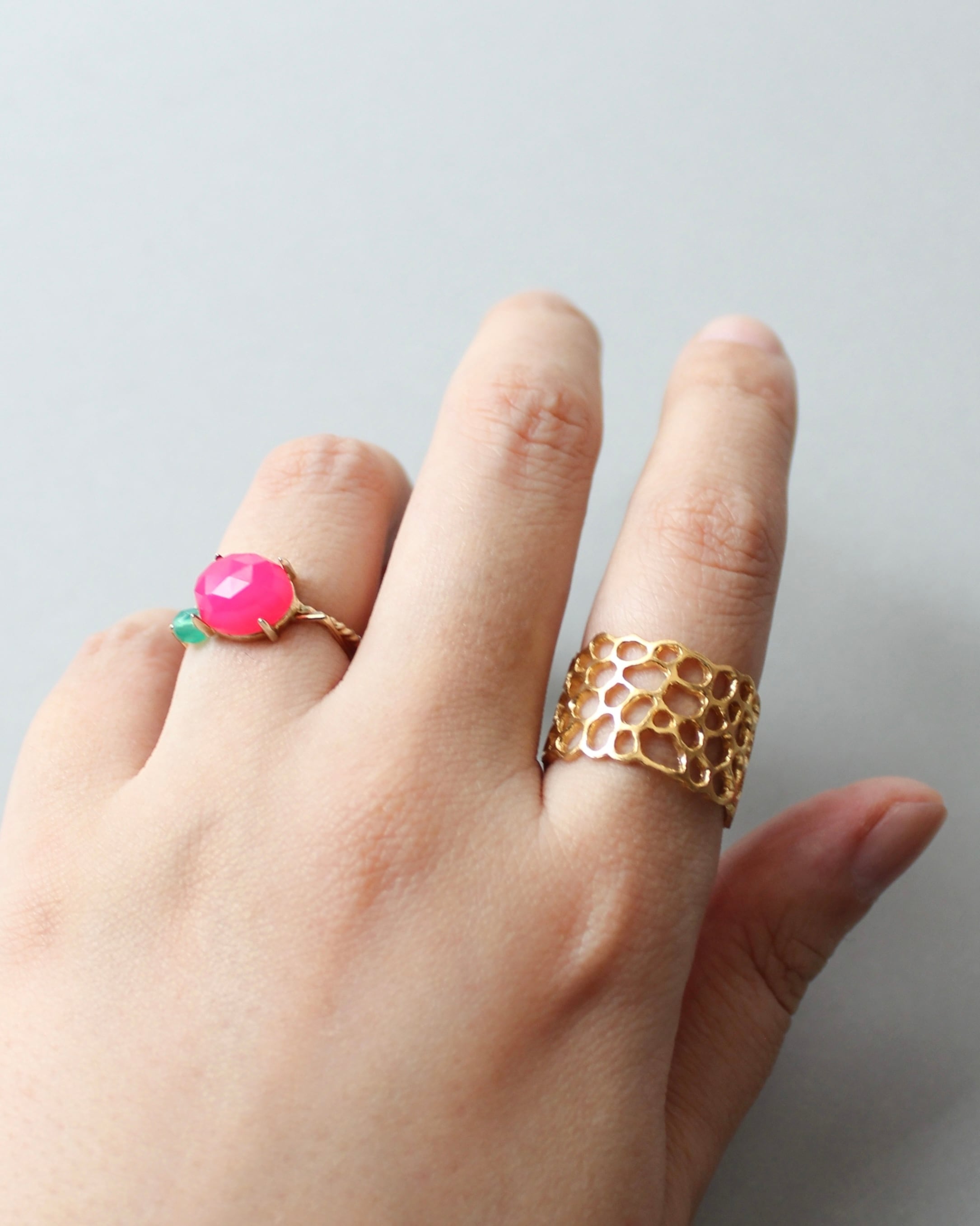 Twist ring フューシャピンクカルセドニー
