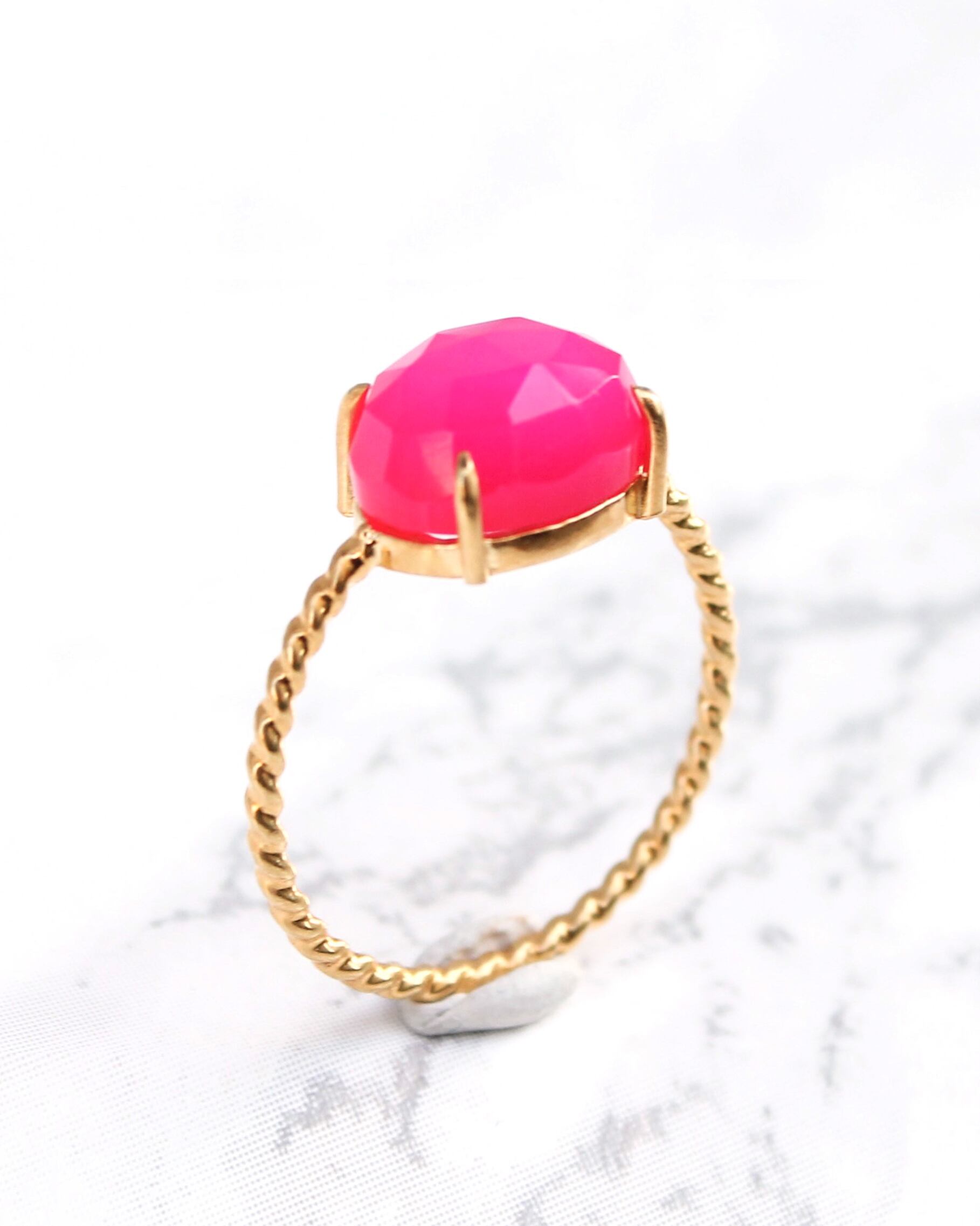 Twist ring フューシャピンクカルセドニー